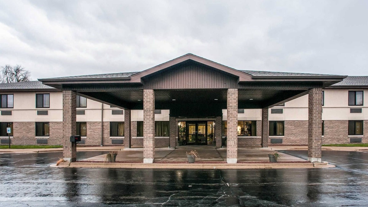 Oconto Hotel | Econo Lodge Inn & Suites