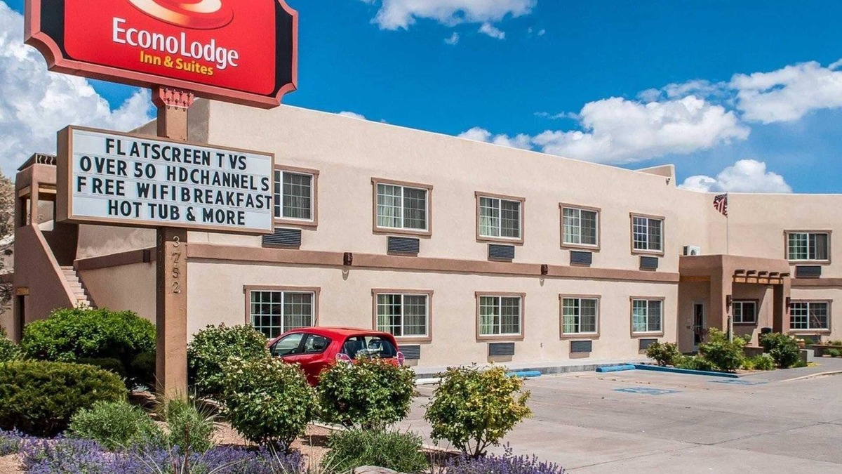 Southside Hotel | Econo Lodge Inn & Suites