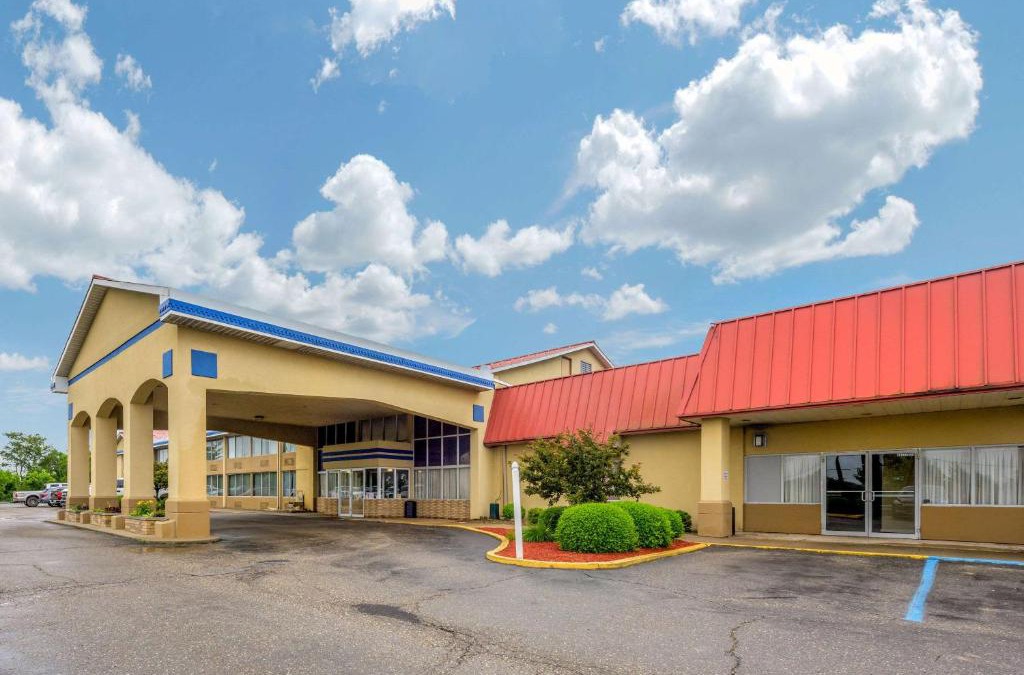 Triadelphia Hotel | Econo Lodge Inn & Suites Triadelphia - Wheeling
