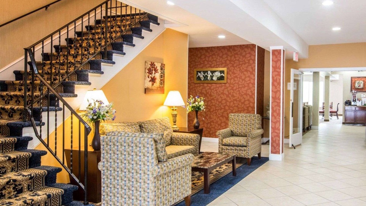 West Ossipee Hotel | Econo Lodge Lake Region