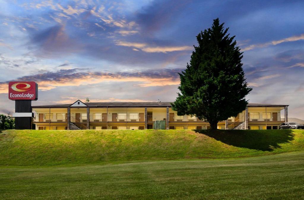 Lynchburg Cabin | Econo Lodge Lynchburg