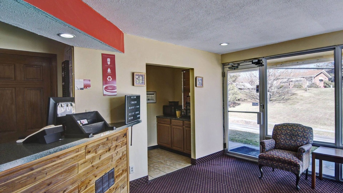 Bluefield Hotel | Econo Lodge Near Bluefield College
