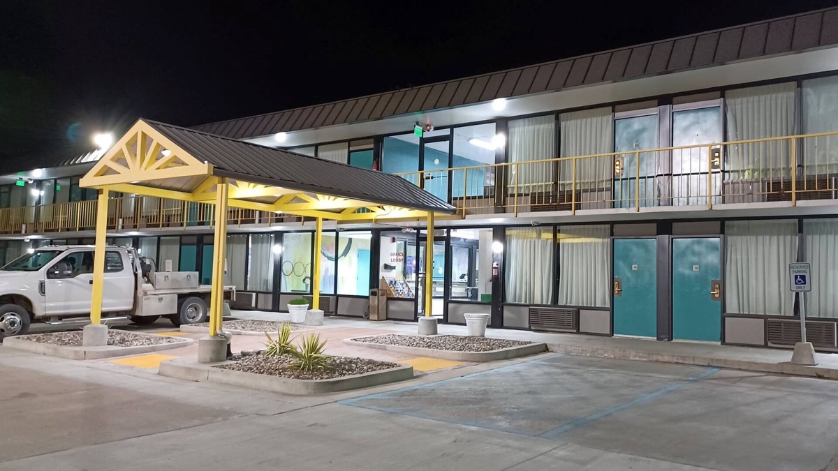 Oak Grove Hotel | Econo Lodge Oak Grove-Blue Springs