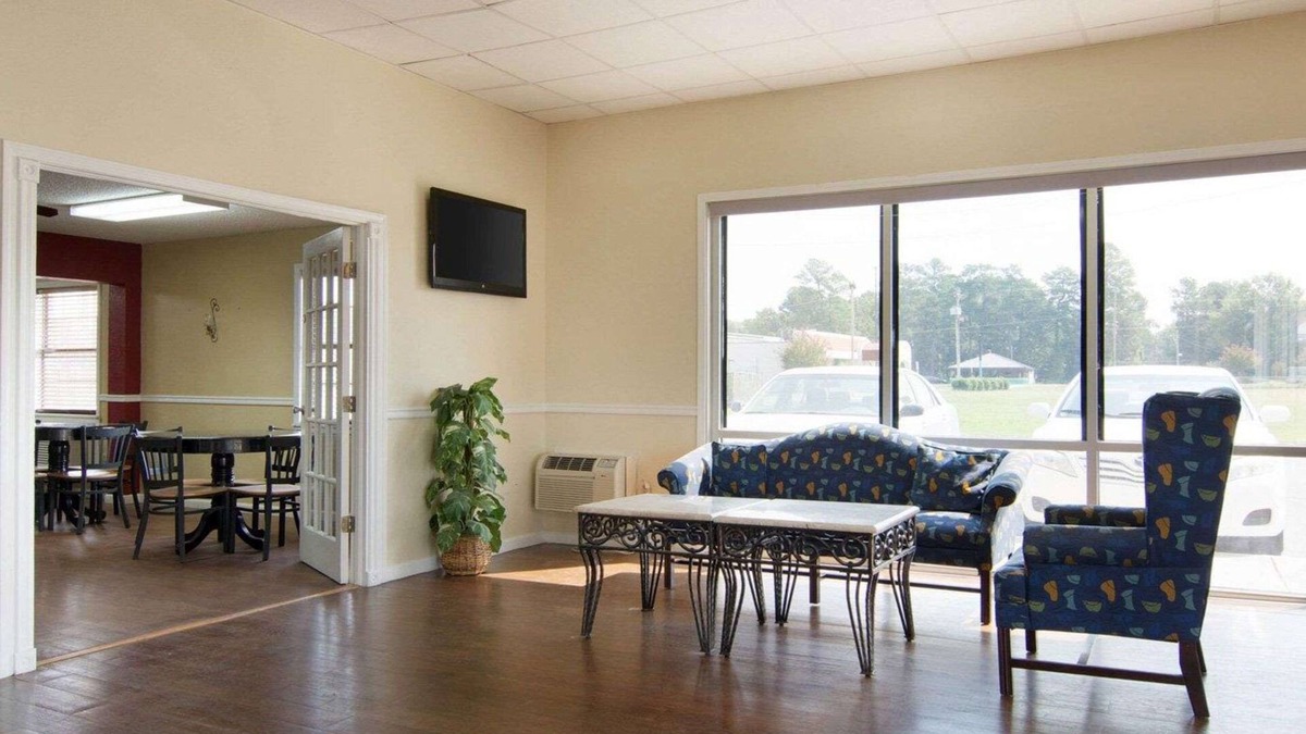 Pine Bluff Hotel | Econo Lodge Pine Bluff