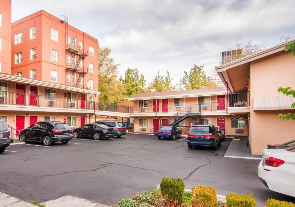 Downtown Portland Cabin | Econo Lodge Portland Downtown