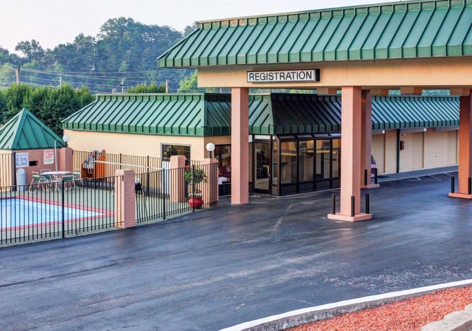 Rocky Top Cabin | Econo Lodge Rocky Top