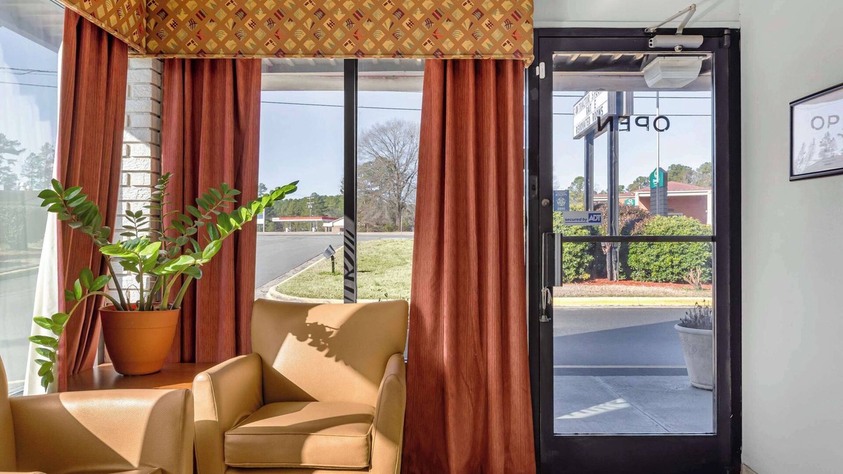 Creedmoor Hotel | Econo Lodge