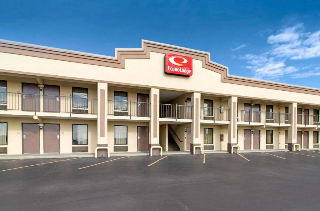 Lenoir City Cabin | Econo Lodge
