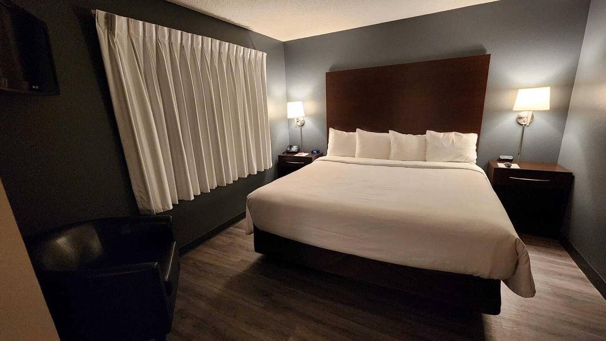 Ortonville Hotel | Econo Lodge