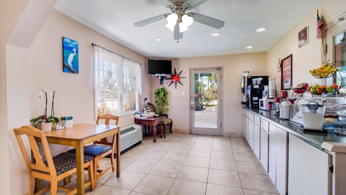 Walterboro Hotel | Econo Lodge