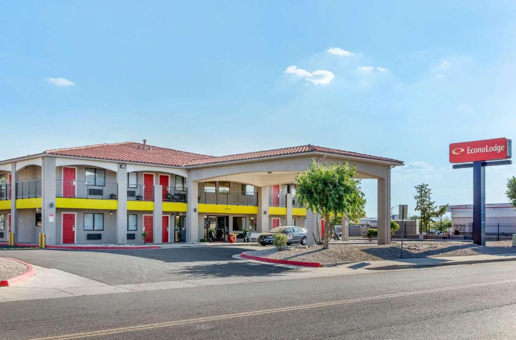 Northwest Heights Cabin | Econo Lodge West - Coors Blvd