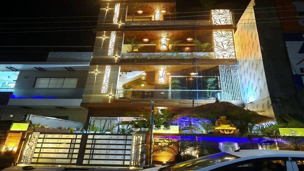 Zirakpur House | ecostay-cozy woods cottages,luxurious rooms,swimming pool & camping