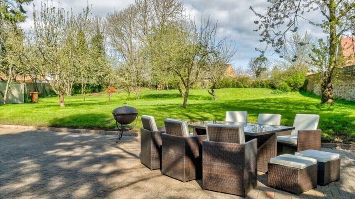 Earls Barton House | Ecton House - Exclusive Hire for up to 14 guests