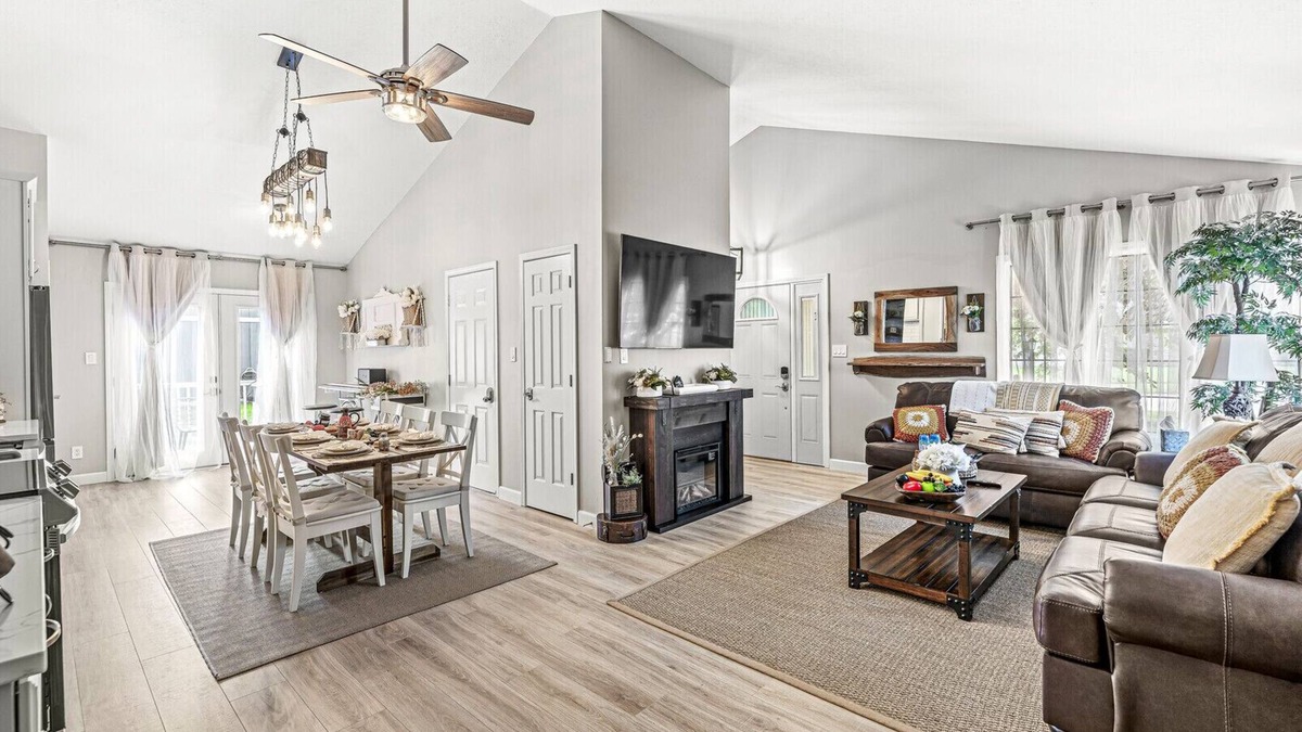 Noblesville House | Edelweiss Chic Retreat/Grand Park/Ruoff/Extended Stays Acceptedn