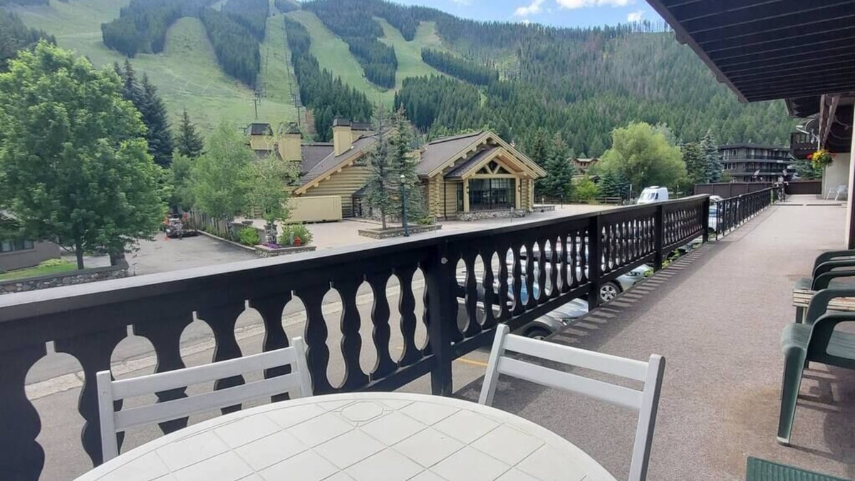 Warm Springs Condo | Edelweiss Condo: Ski in/out at Warm Springs Base