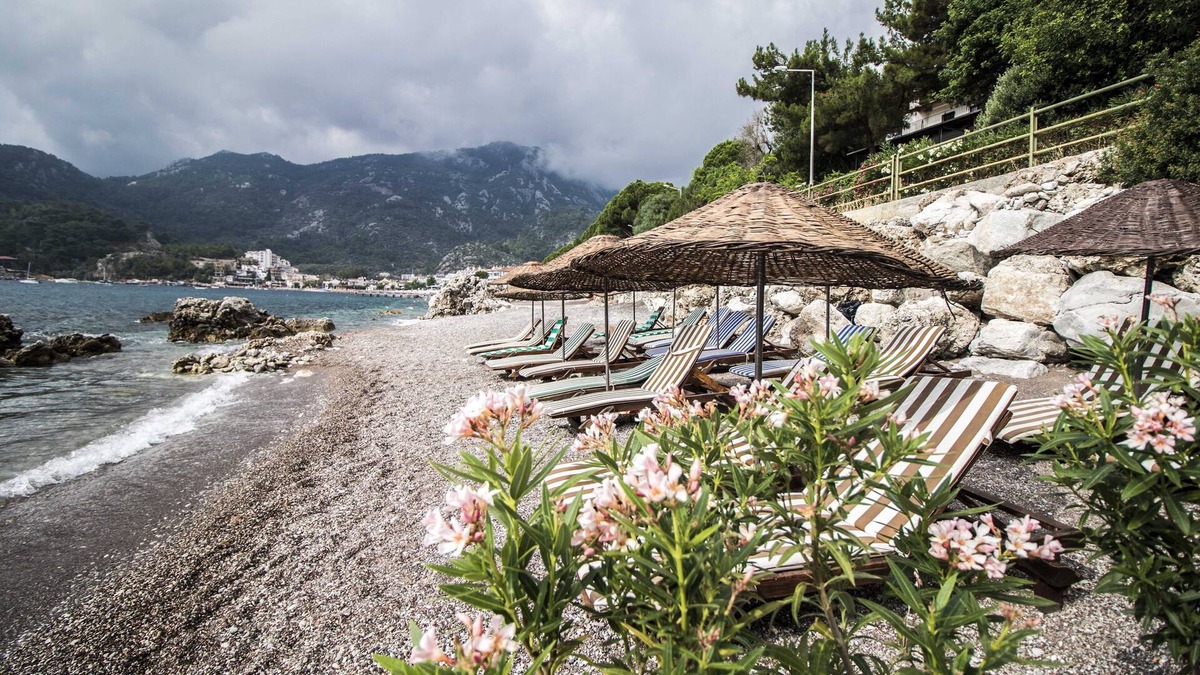 Turunc Hotel | Eden Pyara Hotel is entertain guests in a warm family atmosphere in Turunc