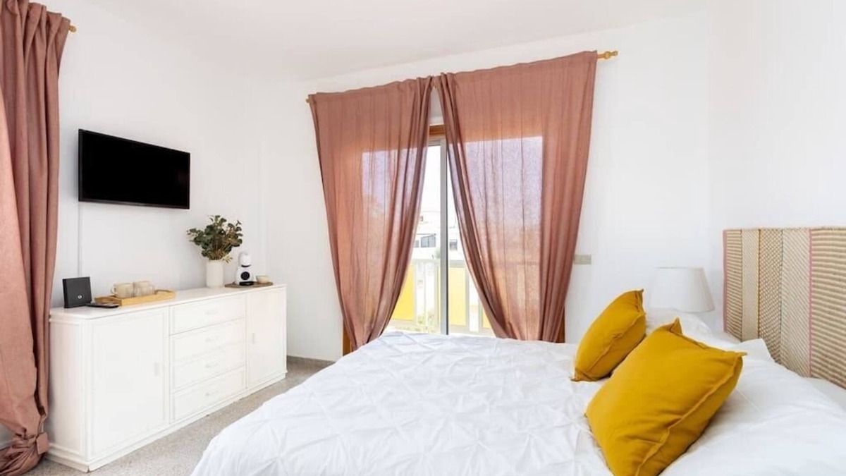 San Isidro Apartment | Eden Rentals 102 Surfy Stylish BedandCoffee Balcony