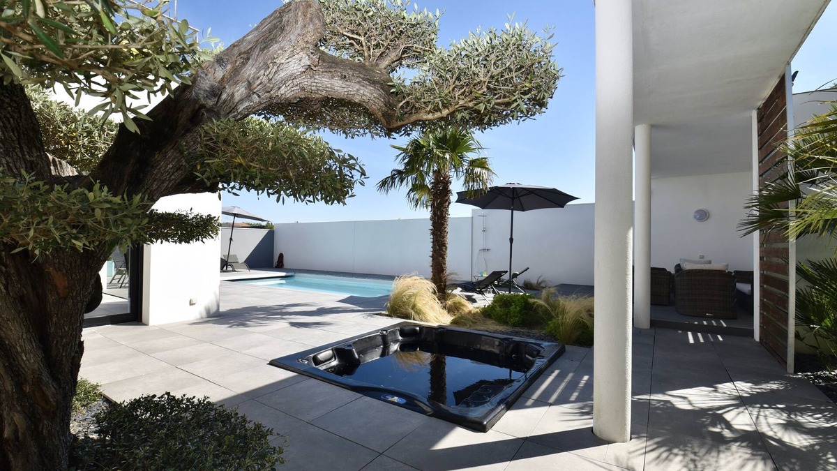 Saint-Palais-sur-Mer House | EDEN ROC- Standing House- Sleeps 10