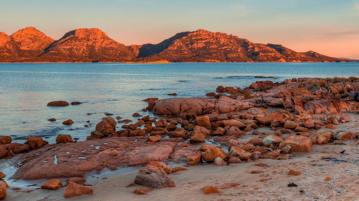 Coles Bay Hotel | Edge of the Bay