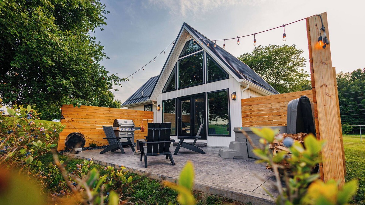 Apple Creek House | Edinburgh Escape | Hot Tub, Fire Pit + Grill