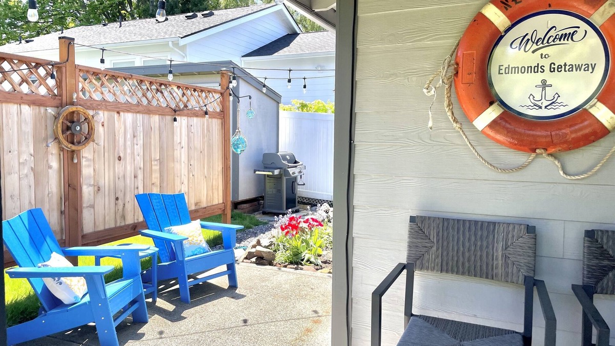 The Bowl of Edmonds House | Edmonds Getaway Cottage – Quaint Seaside Town, Kitchen, Train to FIFA World Cup