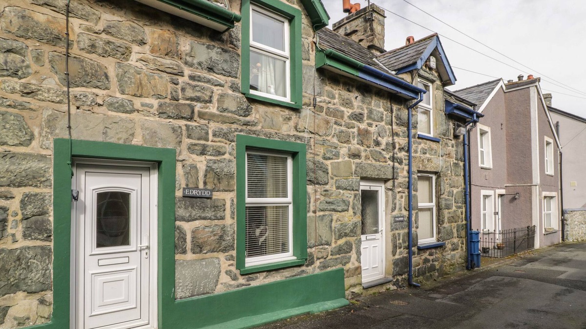 Harlech Cottage | EDRYDD, pet friendly, character holiday cottage in Harlech