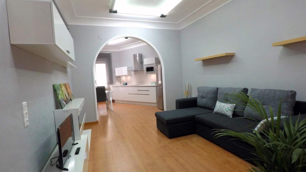 Centro Comercial Apartment | Eduardo Lucena 5, Alcázar