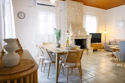 Pyrgos Villa | EftychiaHouse