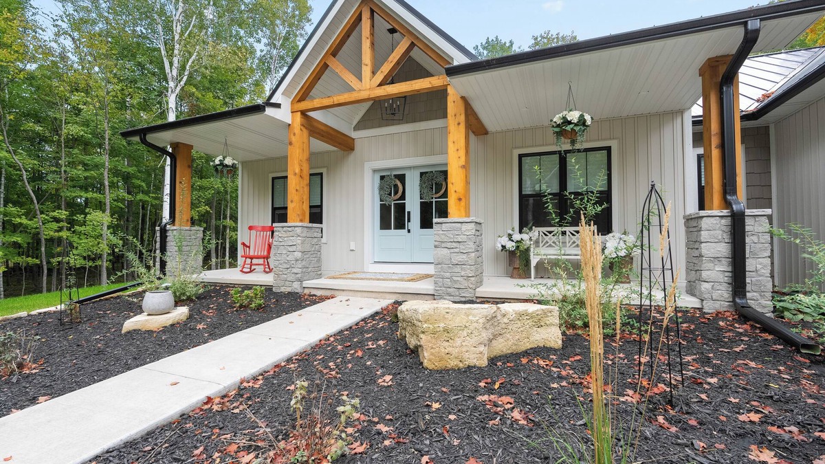 Egg Harbor House | Egg Harbor home~Dog-Friendly w/Outdoor bar