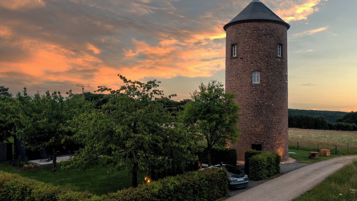 Utscheid House | Eiffel Tower Suite/Water Tower