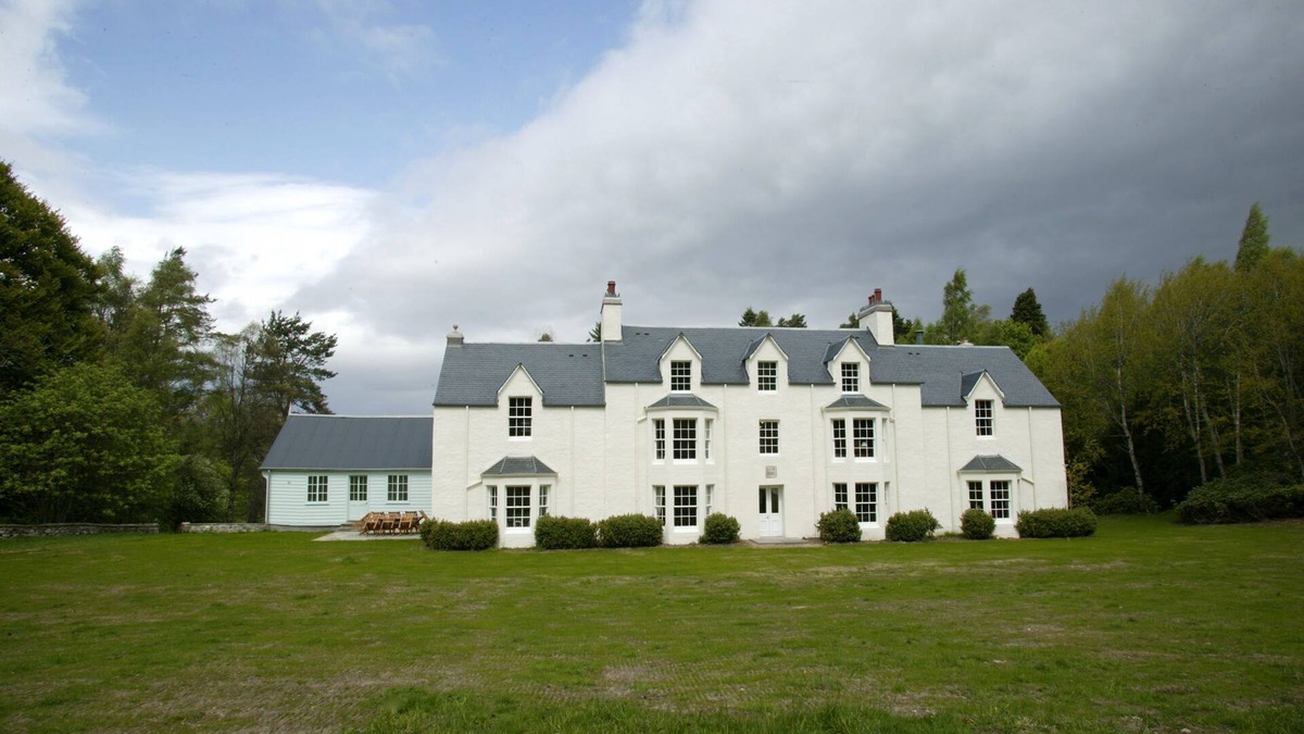 Foss Apartment | Eight bedroom house set in breathtaking scenery