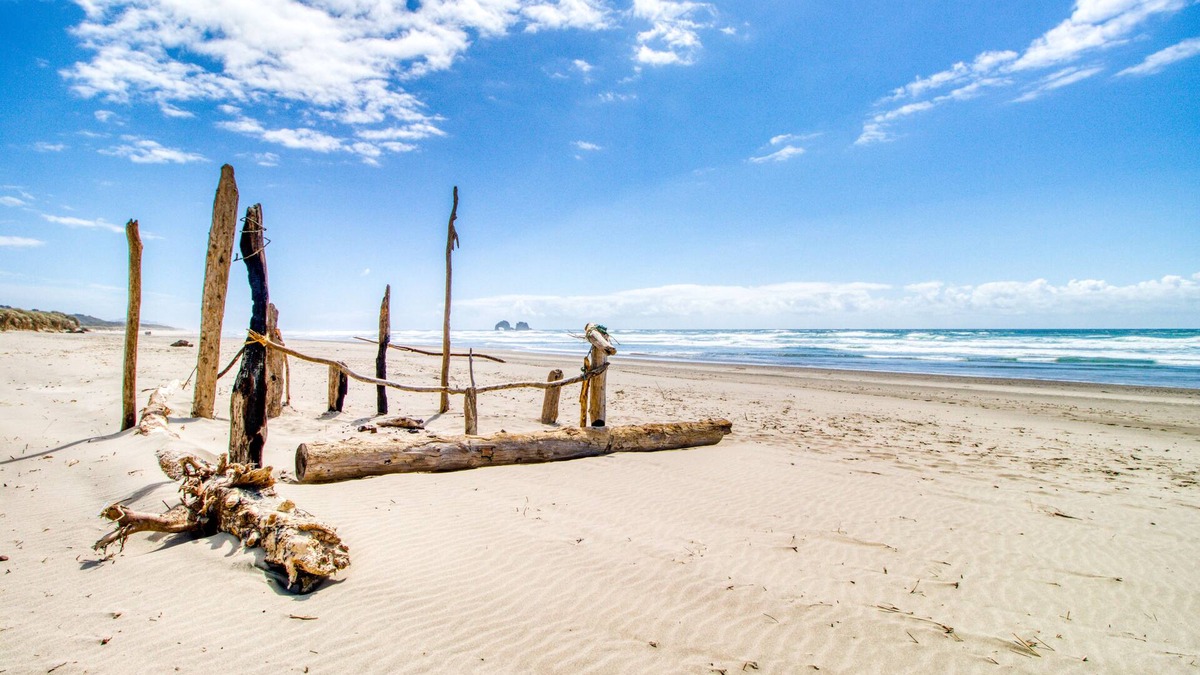 Rockaway Beach House | Eight Dog-Friendly Rooms w/Kitchens & Kitchenettes - Walk to Downtown & Beach