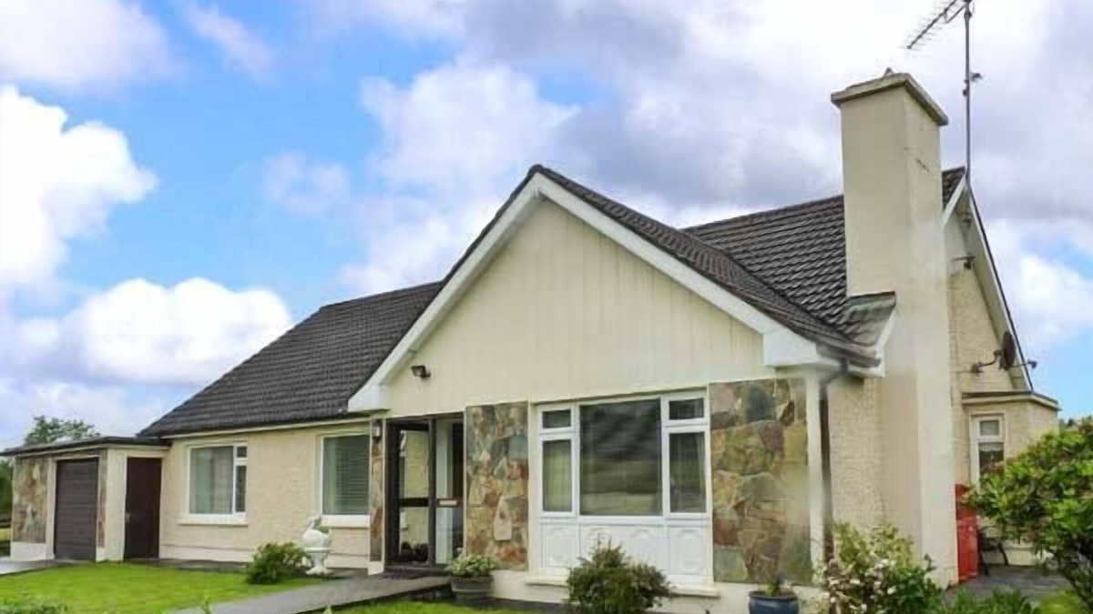 Cloone Cottage | EILEEN'S, pet friendly, with a garden in Aughavas, County Leitrim