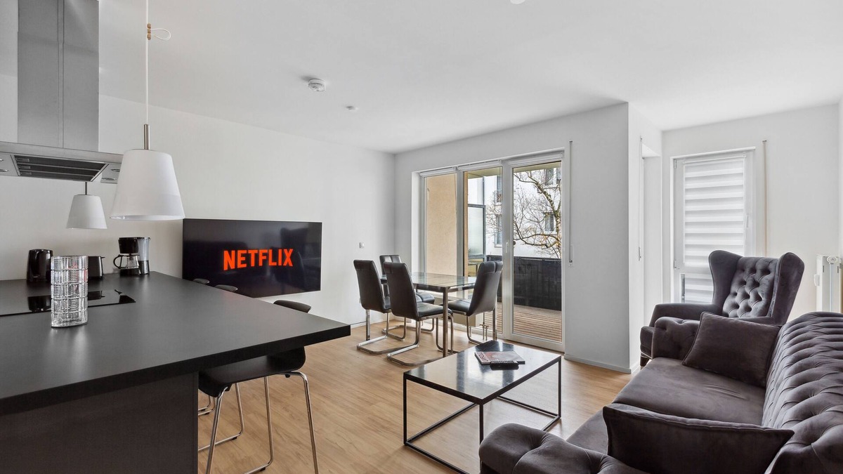 Suedwest Condo | Eindrucksvolle Zwei-zimmer-wohnung mit Balkon und Großer Küche