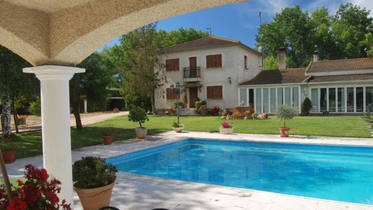 Pelabravo House | 🌟✨ El Campillo House with Swimming Pool for Unforgettable Moments