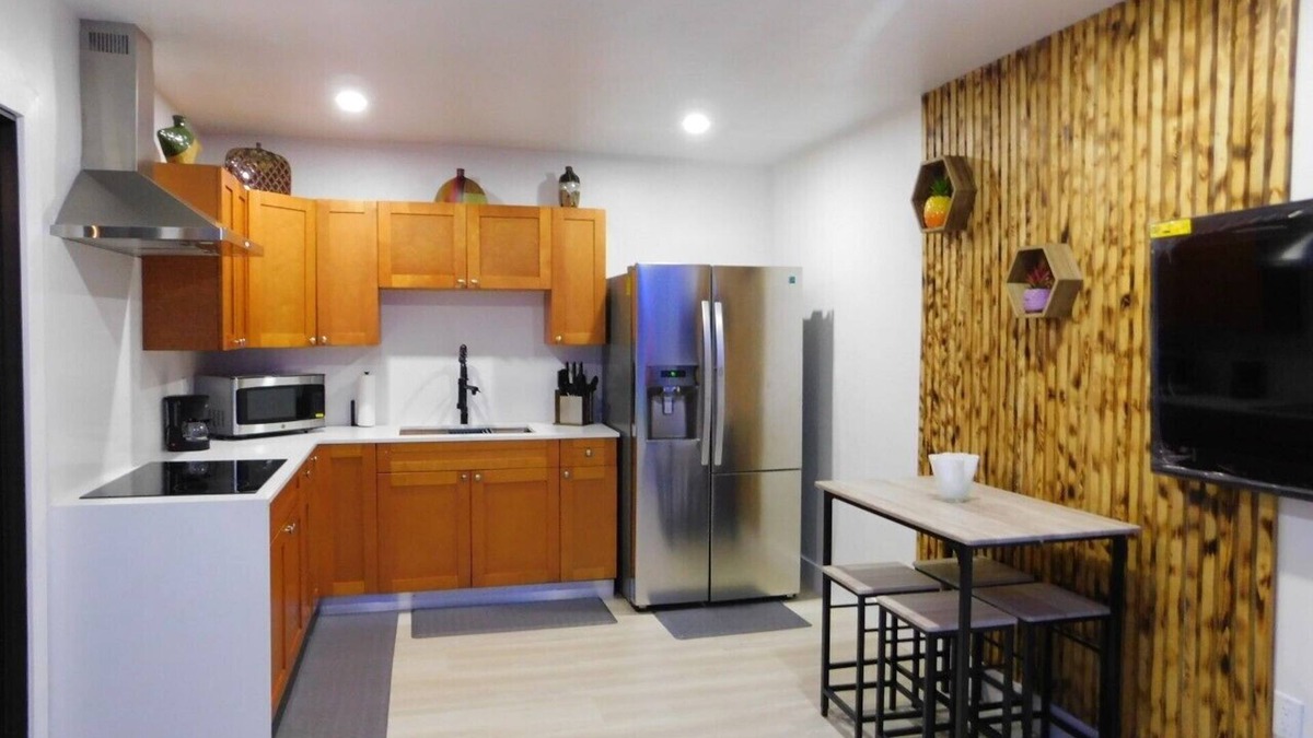 Pinewood Bed & Breakfast | EL ENCANTO APARTMENT,W/FULL KITCHEN