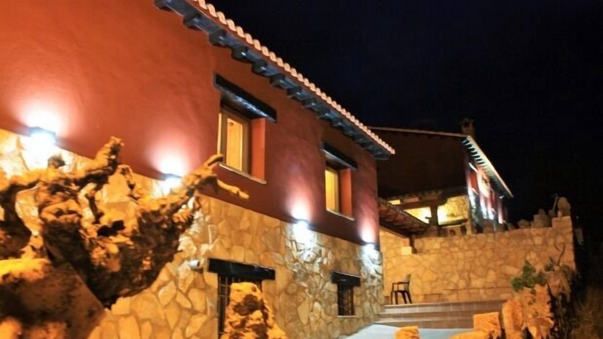 Una Cottage | El Escalerón II House | Accommodation The Toba. Patio, barbecue and fireplace