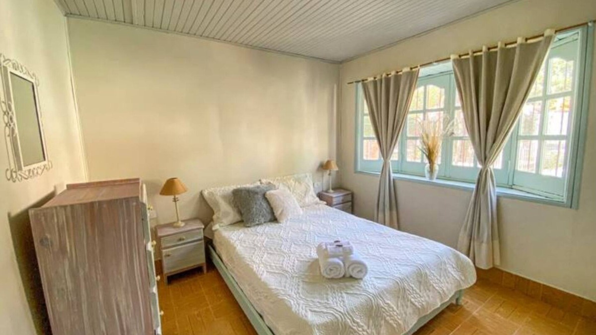 Lujan de Cuyo Apartment | El Nogal, Acogedora Cabaña con Jardín y Cochera