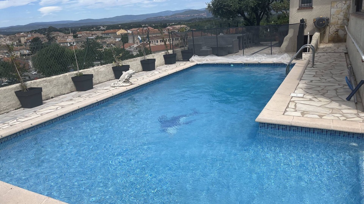 Roquebrune-sur-Argens Apartment | El paraiso self-contained studio in the center of Roquebrune sur argens