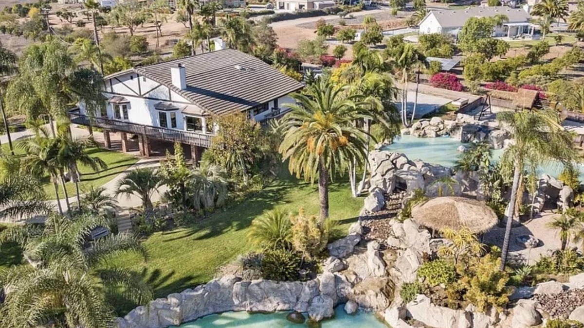 Valley Center House | *EL PARAISO* Resort like house w/Floating River