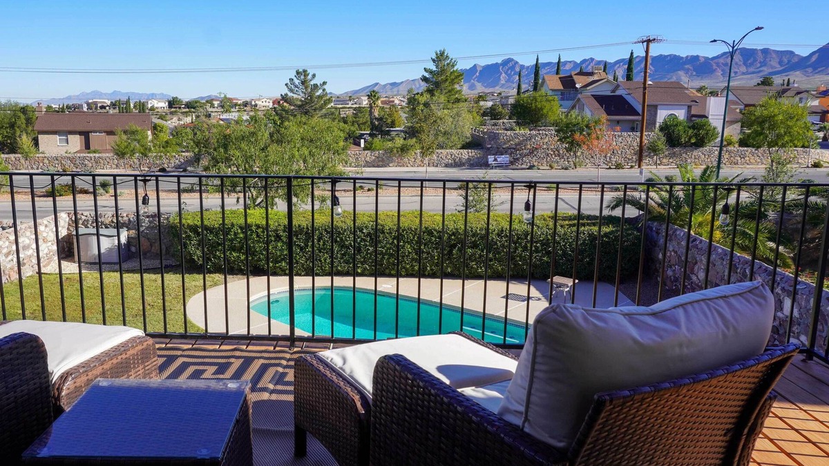 El Paso Cottage | El Paso Retreat w/Pool: 11 Mi to Downtown!