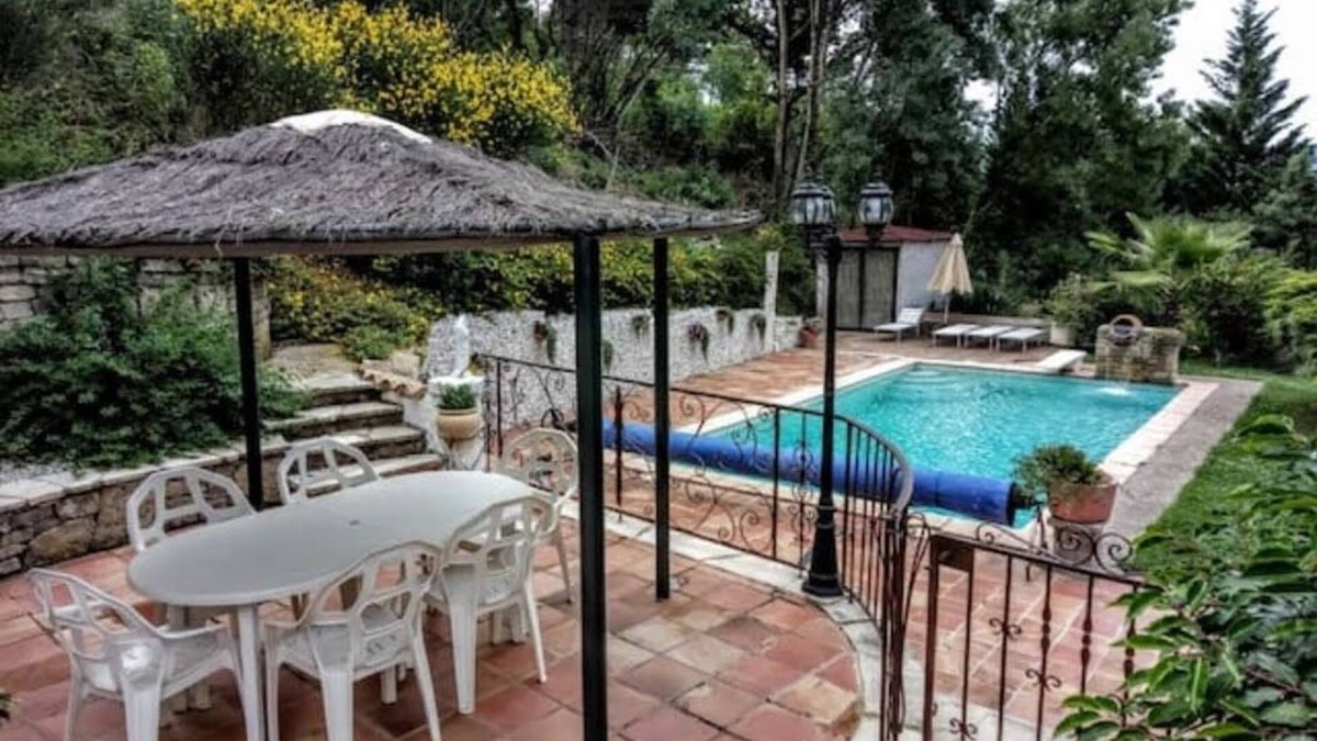 Lodeve Apartment | "El Patio", Appartement Calme, Piscine et Belle vue