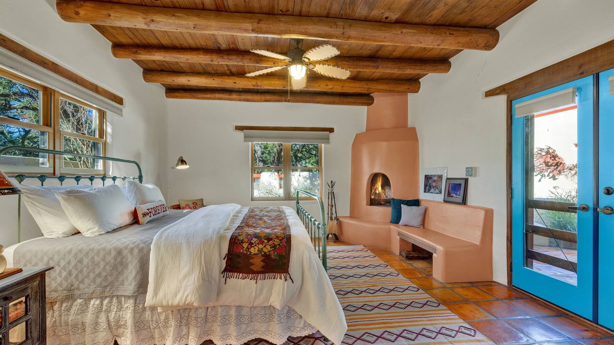 Driftwood House | El Ranchito on 5.78 Acres