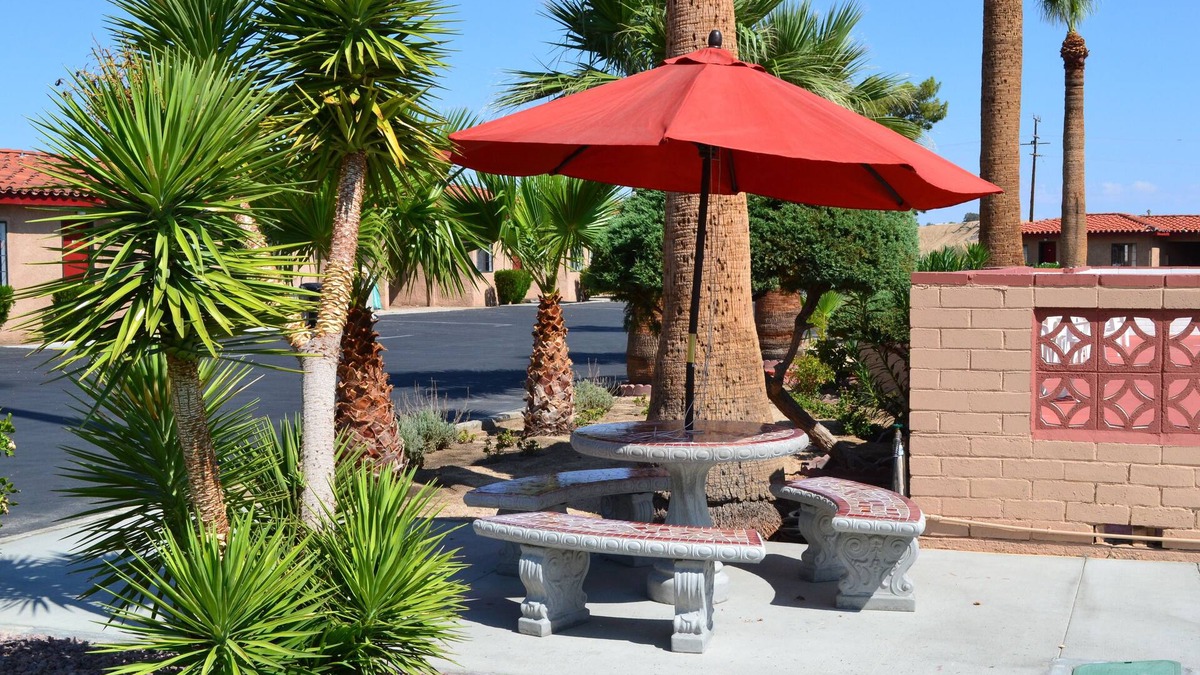 Twentynine Palms Hotel | El Rancho Dolores Motel at Joshua Tree National Park