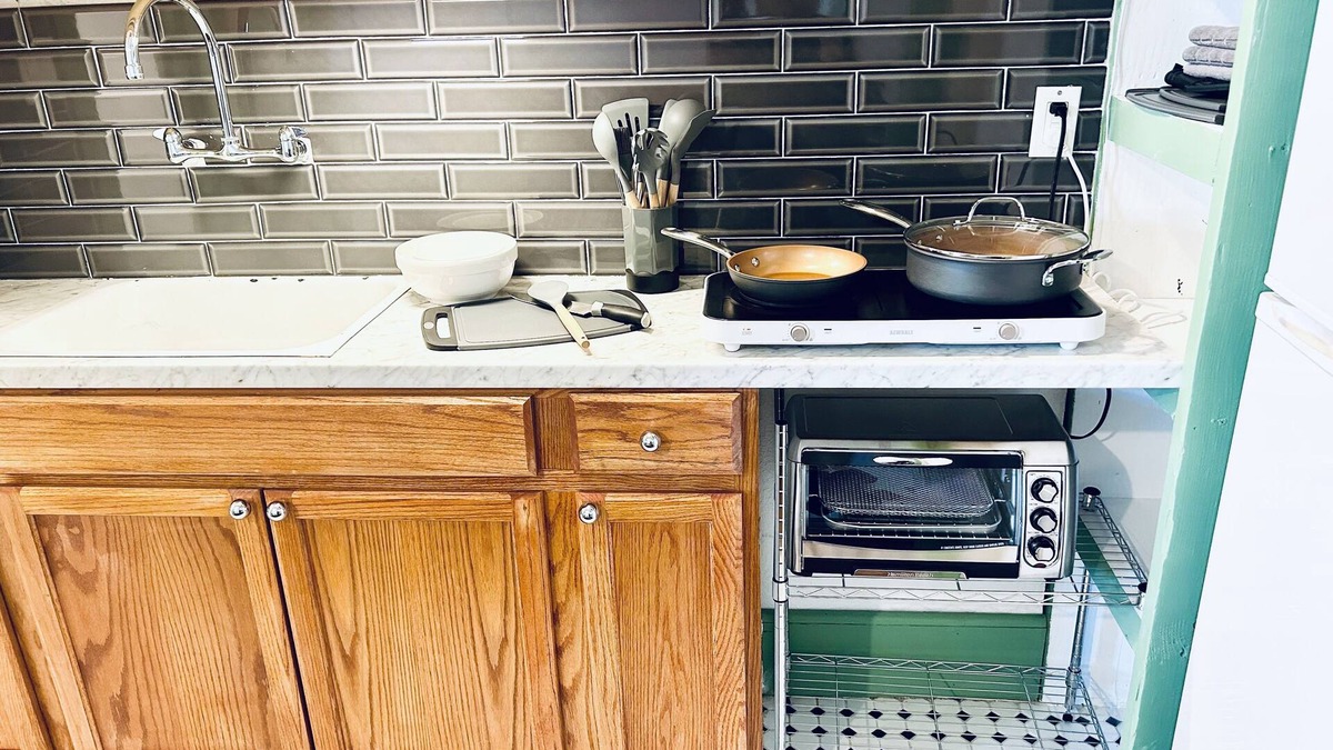 Farmington Apartment | El Sol, Charming Historic Apartment with Modern Updates in Downtown Farmington
