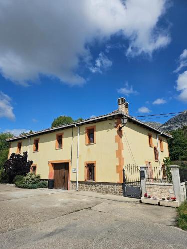 Santibanez de la Pena Apartment | El txoko de onso