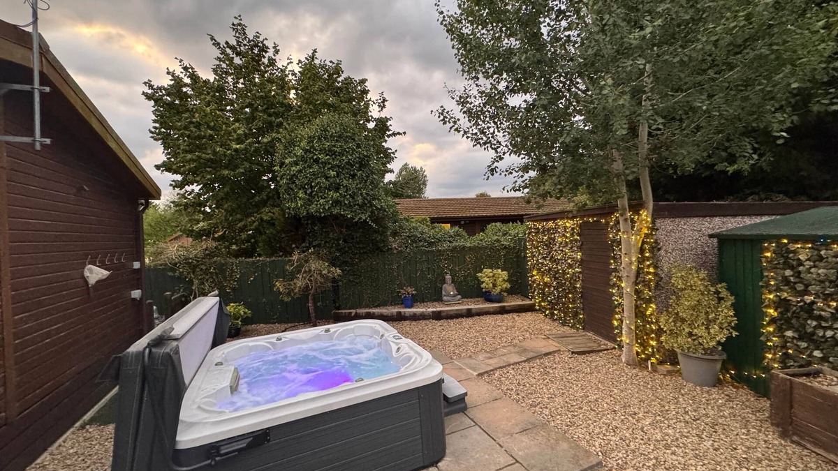 Low Catton House | Elckys Holiday HOT TUB Lodge York