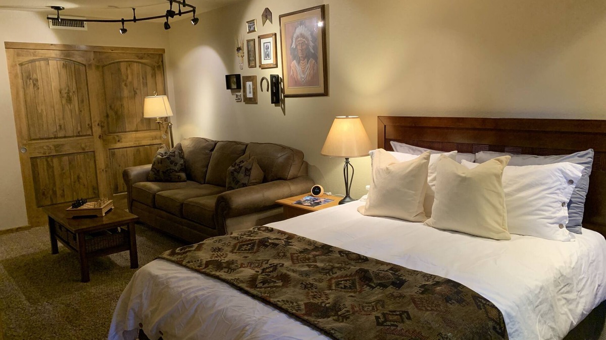 Shadow Mountain Apartment | Elden View Hideaway - quiet street, close to trails