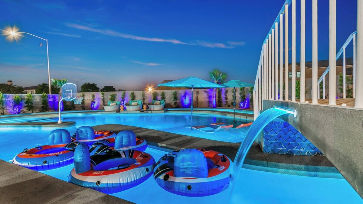 Coachella House | Electric Slide- Lazy River, Pickleball, Resort backyard & Game room