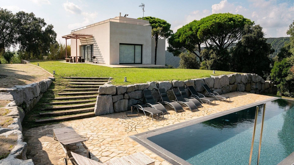 Sant Andreu de Llavaneres House | Elegant Villa by the Coast